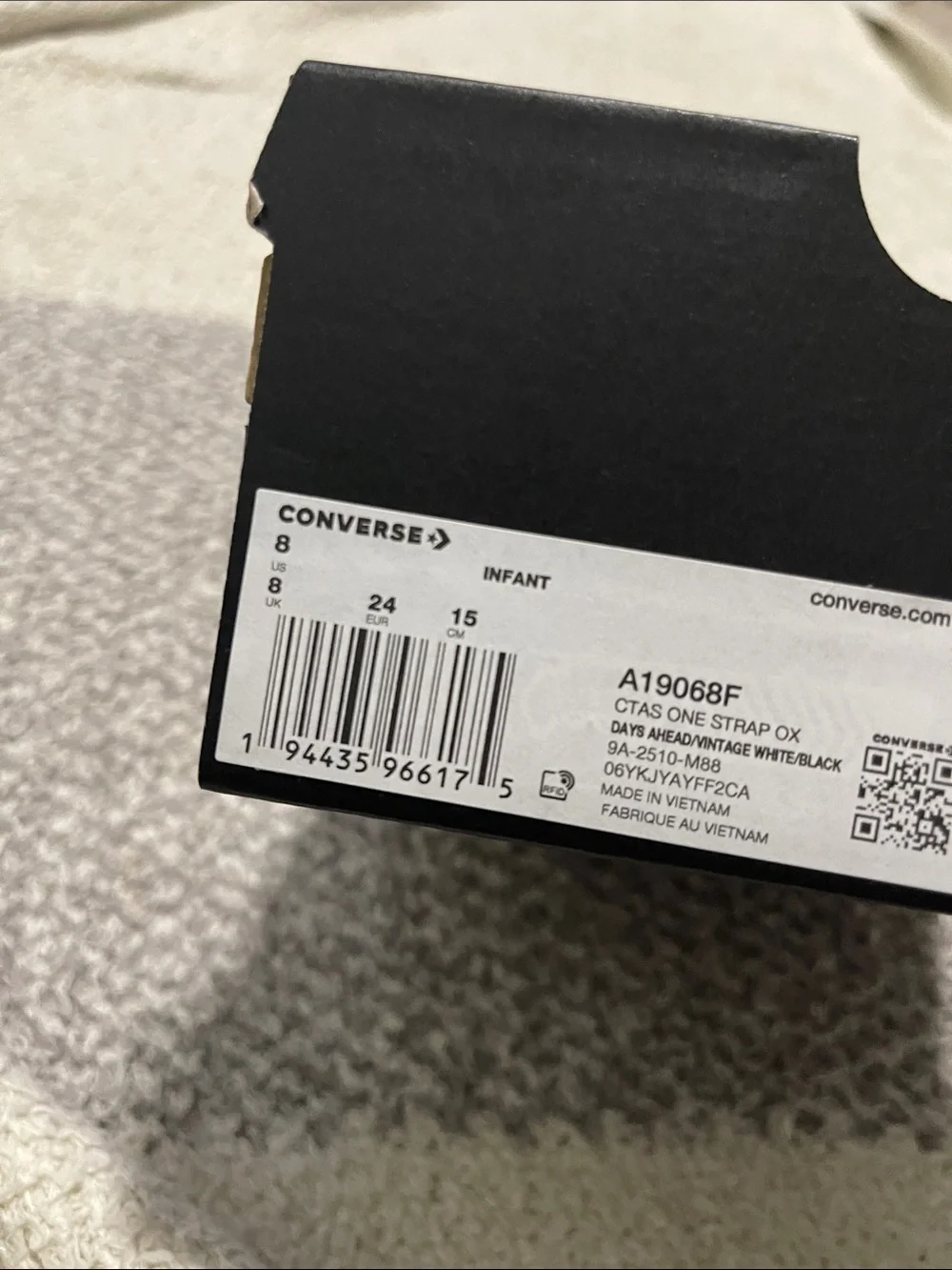 NEW- Converse - 7c or 8c